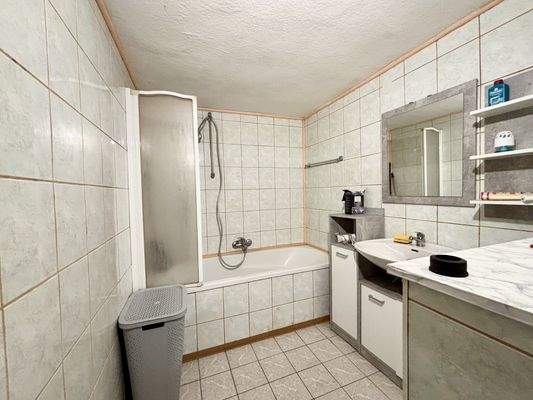 Badezimmer im Erdgeschoss