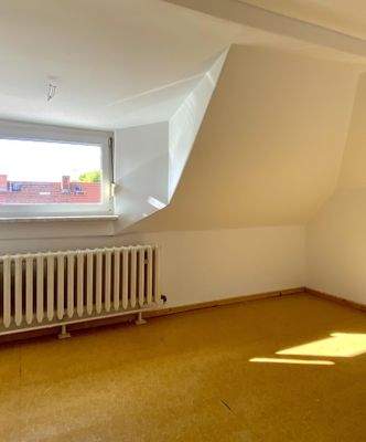 Zimmer Dachgeschoss- Mansarde