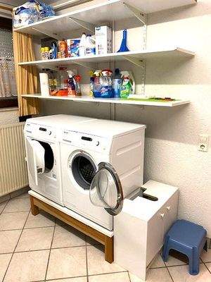 Hauswirtschaftsraum UG mit Mielegeräten