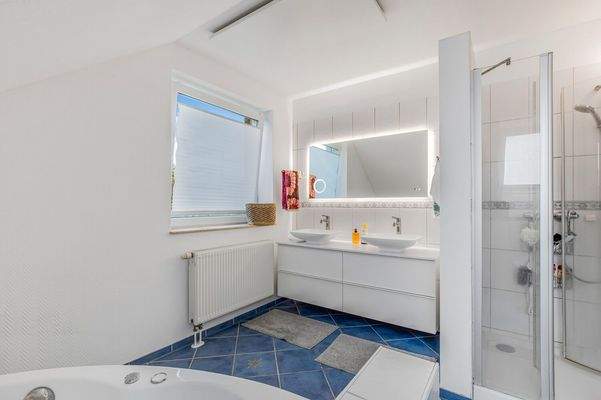 Badezimmer Ansicht I