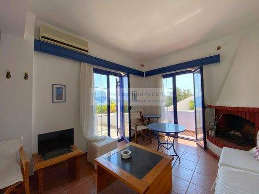 acd2a5f92a71421481b027bb3b81a90c-original