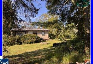 Blick auf das Grundstück mit Bungalow