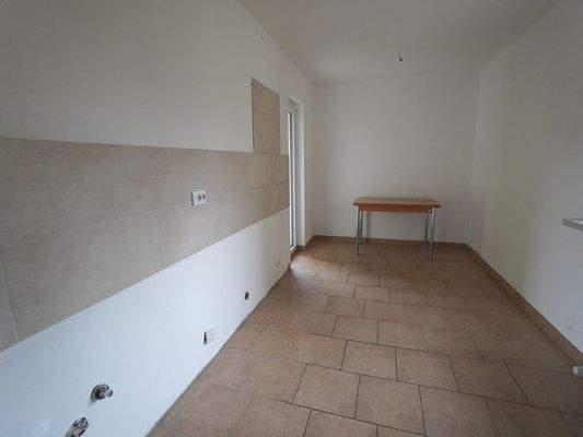 Küche mit Zugang auf den Nord-Balkon