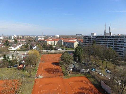 Blick auf Tennisplätze