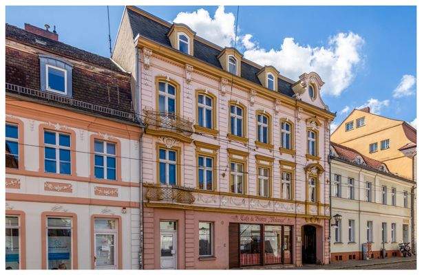 Reich gegliederte Fassade