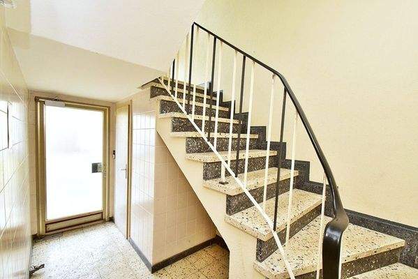 Treppenhaus Wohnungen Vorderhaus