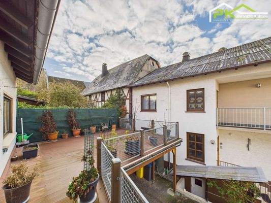 Balkon mit Sicht auf Gästehaus