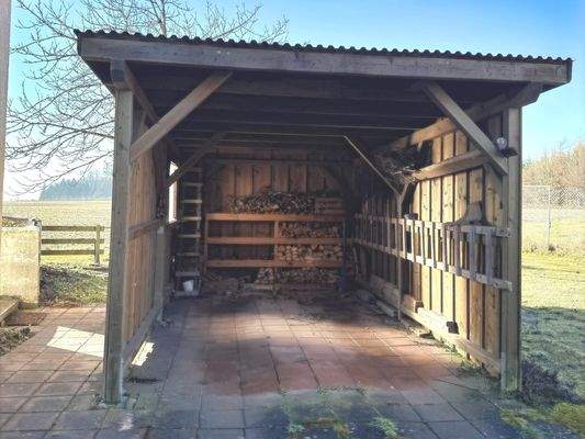 Carport mit Holzlager