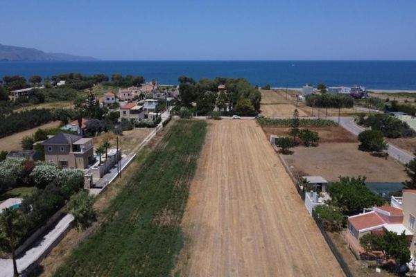 Kreta, Tavronitis: Ausgezeichnetes Grundstück in Meeresnähe zum Verkauf