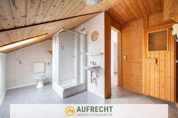 Schlafzimmer 2 mit Zugang zum Balkon 