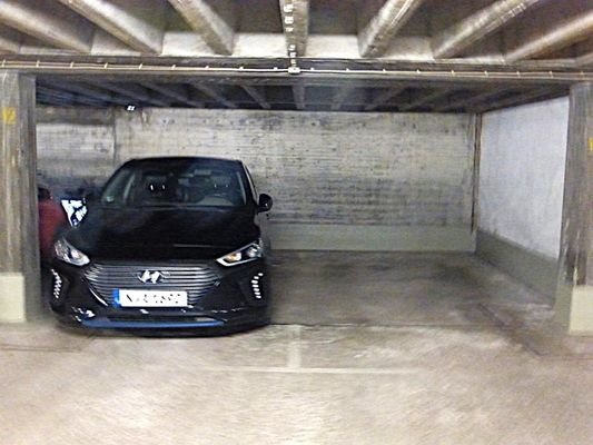 Stellplatz links in Tiefgarage