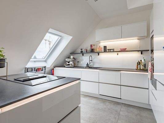 Einbauküche mit Kochinsel