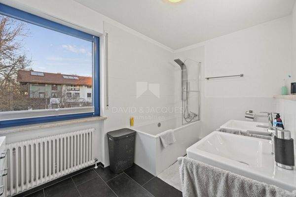 Tageslichtbadezimmer 1.OG