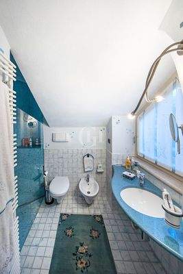 Badezimmer von Schlafzimmer 2