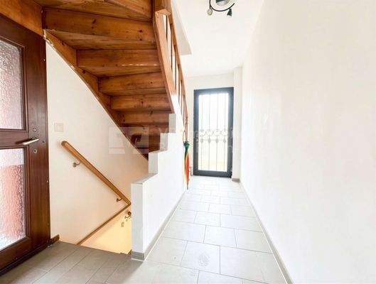 Flur - (KI generiert)