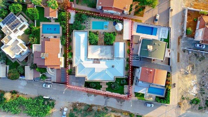 Detached House with Private Pool and Garden for Sale in Belek
