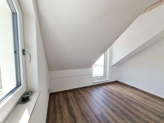 DG mit Zugang z. Dachterrasse