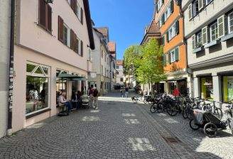 Die Metzgergasse mit Blick aufs Haus (li. vorne) ...