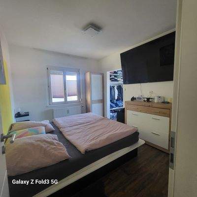 Schlafzimmer 1.Stock mit begehbarem Kleiderschrank