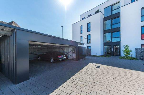 CARPORT direkt am Eingang2.jpg