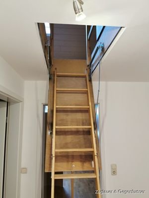 Zugtreppe zum Dachraum