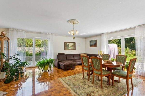 Wohnzimmer mit Kamin