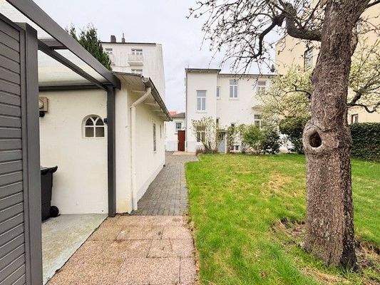 Hausrückseite mit Garten.jpg