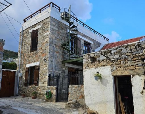 Kreta, Voulismeni: Steinhaus mit Innenhof, Balkon und Dachterrasse mit Panoramablick zu verkaufen