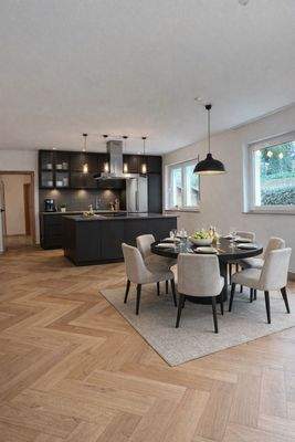 Küchen- und Wohnbereich (Beispiel mit KI generiert)