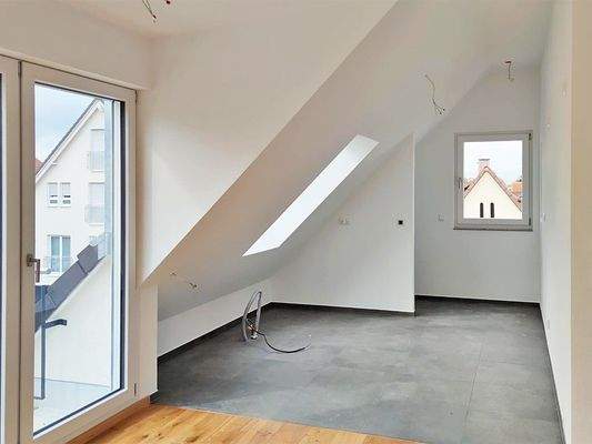 Küche mit angrenzender Vorratsnische