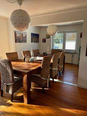 Großzügiges Esszimmer.jpg