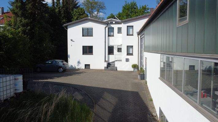 Wohngebäude Zufahrt