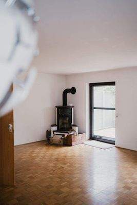 Wohnzimmer mit Kamin