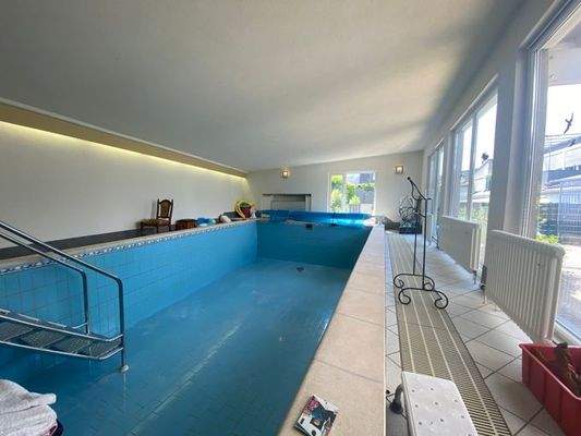 Einheit mit Schwimmbad