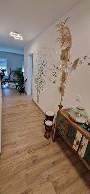 B09 Flur Richtung Wohnzimmer