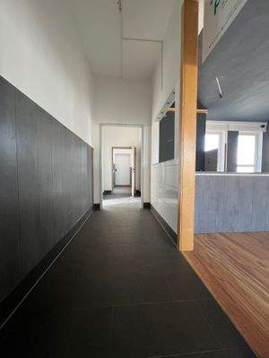 Eingang-Flur andere Sicht.jpg