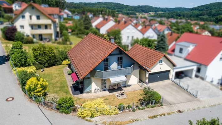 HAUS MIT EINLIEGERWOHNUNG UND GEWERBERÄUMEN