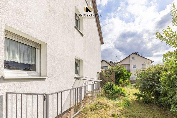 Teil vom Garten und Kellerabgang