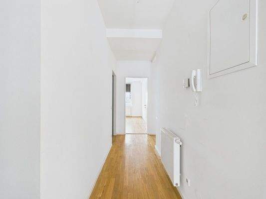 CAM04191G0-PR0076-STILL017