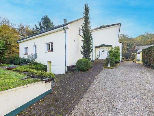 Villa mit Parkgrundstück und Pool in Beaumarais