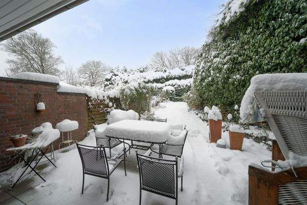 Terrasse mit West-Ausrichtung und Markise