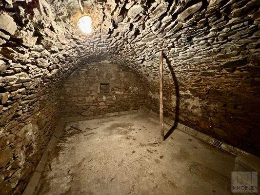 Gewölbekeller der Scheune 