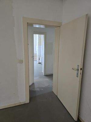 Zimmer 4 Blick zum Flur