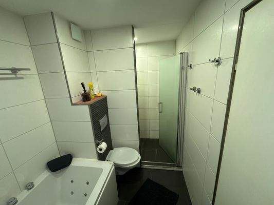 Modernes Badezimmer