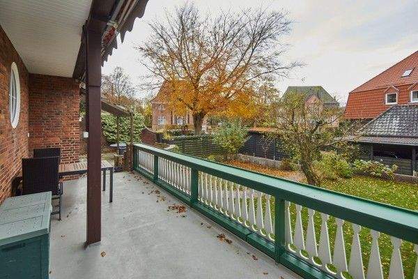 Blick vom Balkon in den Garten