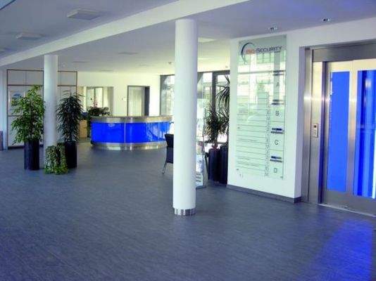 Durch das Foyer zum Empfang..