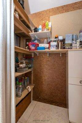 EG-Küche-Speisekammer