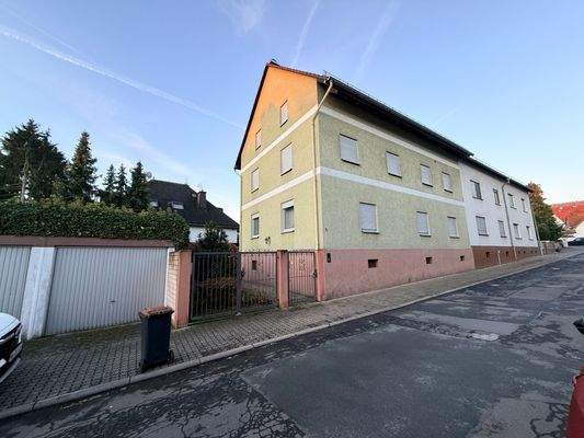 Hausansicht Front + Garagen