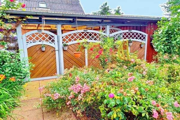 Zugang vom Garten zum Carport