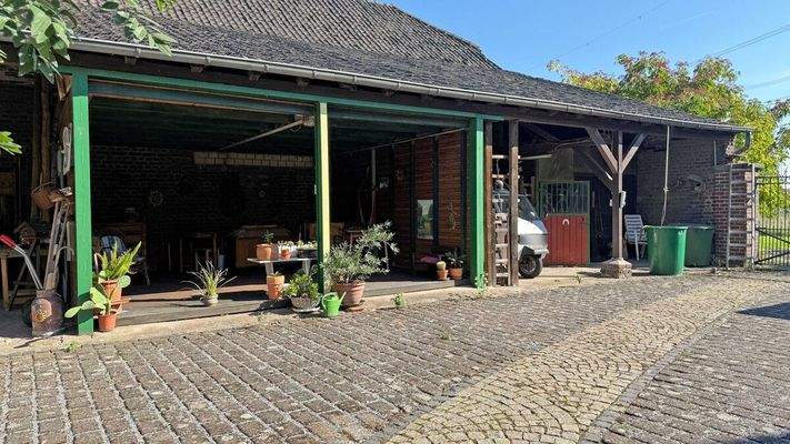 Unterstand Innenhof Wohnung 2